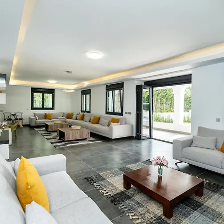 Newly Renovated 6 Bdrm Grand W Pool And Views * Marbella