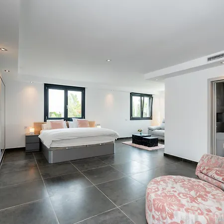 Newly Renovated 6 Bdrm Grand W Pool And Views Apartment Marbella